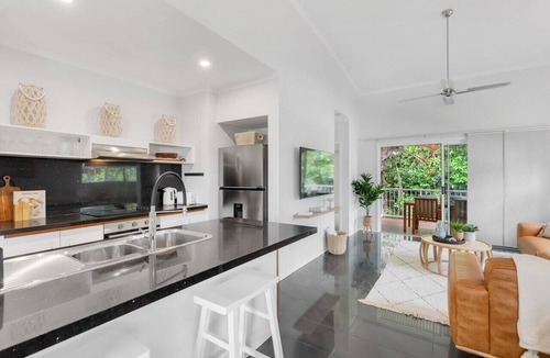 Trinity Beach Apartment | Wallaby Outlook- Tranquil Trinity Beach Retreat | Pool, Balcony & Nature Views