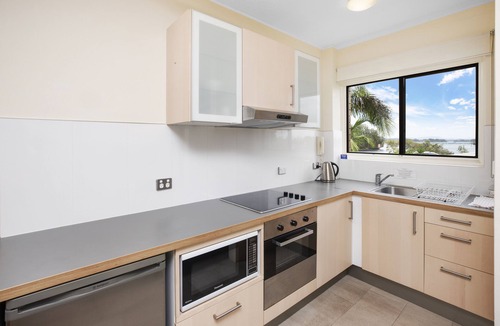Forster Apartment | Wallis View 3 - Short stroll to beaches and restaurants