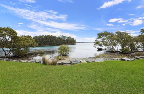 Forster Apartment | Wallis View 3 - Short stroll to beaches and restaurants