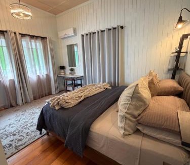 Wandal House | Wandal Haven On McKelligett 3 Bedrooms - 1 King 2 Doubles - Wifi