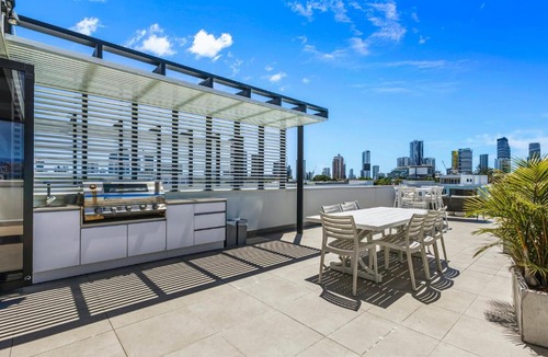 Broadbeach Waters House | Wanderlust heated pool rooftop deck