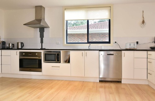 Wangi Wangi House | Wangi Beach Rd with views
