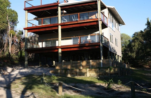 Orchid Beach House | Wanyari-great views with whale watching decks.