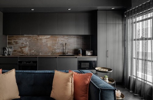 Richmond Apartment | Warehouse conversion set 100 metres from Bridge Rd