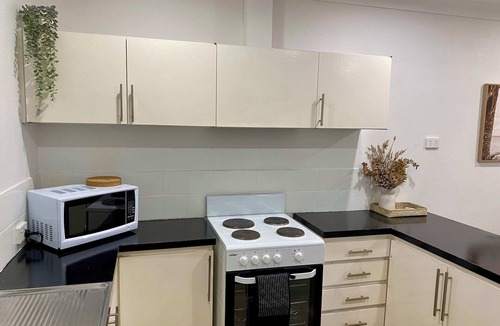 Craigie House | Warm, Clean and Inviting 3 Bed House in Craigie