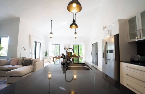 Highgate Hill House | Warm Family Nest 5 Bedrooms