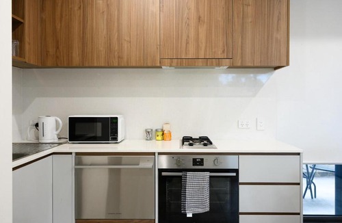 Marrickville Apartment | Warm Marrickville Studio 5 Min Walk to Train