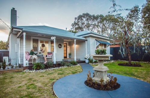 Bacchus Marsh House | Warm Winter Escape - Fireplace & Charm