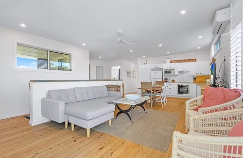 Culburra Beach House | Warrain Beach House - 3pm Checkout in NON peak periods