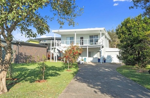 Culburra Beach House | Warrain Beach House - 3pm Checkout in NON peak periods