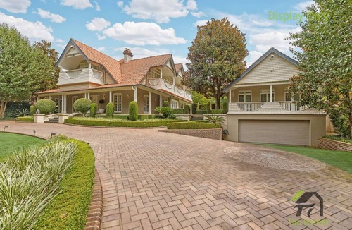 Warrawee House | Warrawee 6BR |Station, Close to Parks & Shops