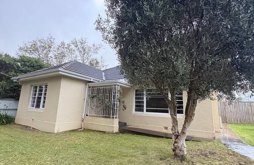 Warrnambool House | Warrnambool home close to hospital, train, cafe’s, restaurants, shops & beach!