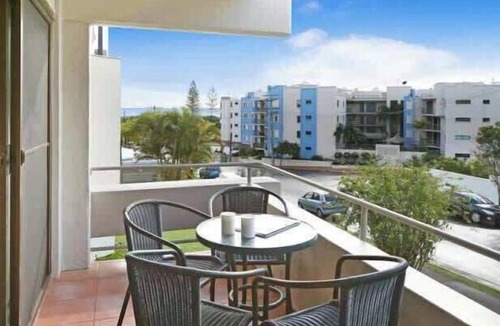 Alexandra Headland Apartment | Warroo 5 Pool Apt Alex Headland