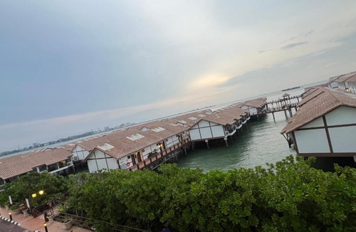 Taman Tanjung Resort | Water Chalet PD Private Unit
