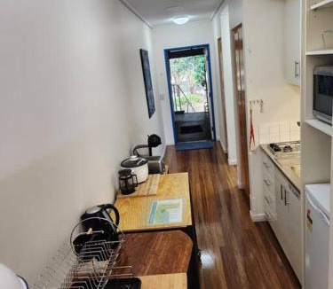 Gold Coast Apartment | Water View. 1bedroom Sleeps 2. WI-FI, Wash Machine