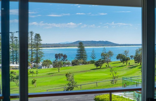 Crescent Head House | WATER VIEWS ACROSS THE FAIRWAY