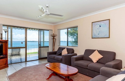 Bongaree Apartment | Water Views on Top Floor