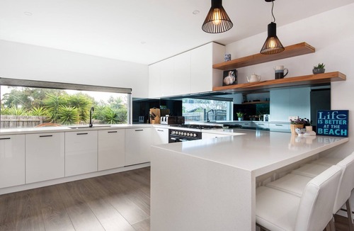 Rosebud House | Waterfall Gully Retreat with Gas heated Pool