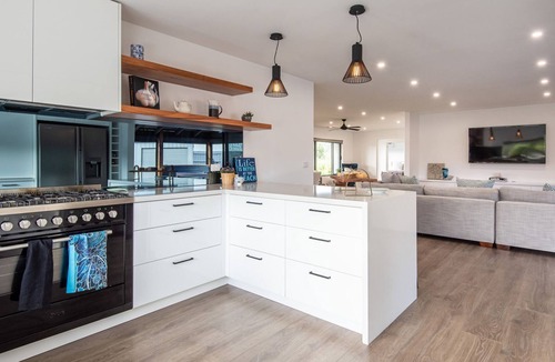 Rosebud House | Waterfall Gully Retreat with Gas heated Pool
