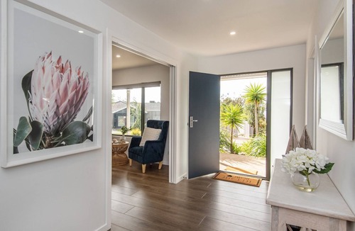 Rosebud House | Waterfall Gully Retreat with Gas heated Pool