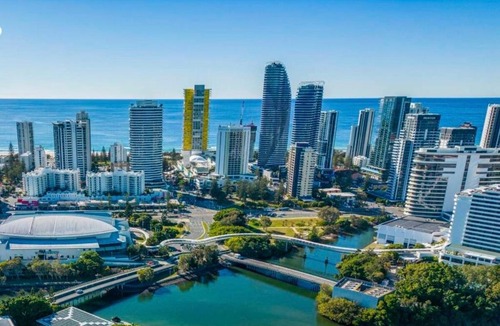 Broadbeach Waters Apartment | Waterfront 2-Bedroom Unit Walking to GC Convention