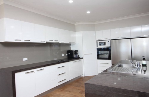 Lake Wangary House | Waterfront Bliss on the Oyster Walk - Perfect for Families and Fishing Groups