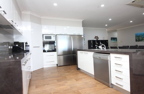 Lake Wangary House | Waterfront Bliss on the Oyster Walk - Perfect for Families and Fishing Groups