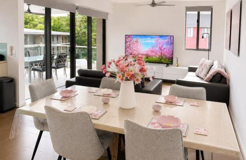 Darwin City Centre Apartment | Waterfront Bloom