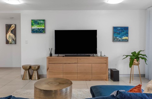 Scarborough Apartment | Waterfront Bunton 5th Floor