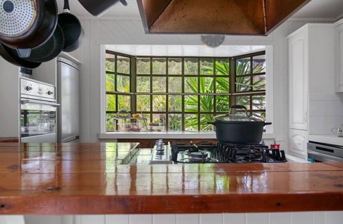 Oak Flats Cottage | Waterfront Cottage Haven near Shellharbour Beach