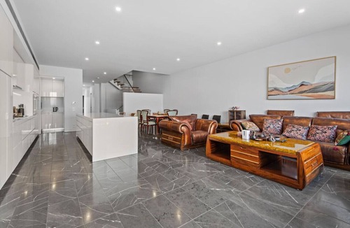 Docklands House | Waterfront Gem in Dockland Expansive 5BR/4BA