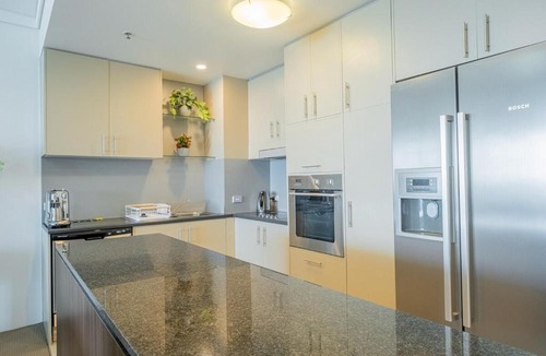 Labrador Apartment | Waterfront Grand Hotel Retreat- Sauna & Gym