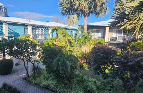 Halls Head Apartment | Waterfront Hideaway with Pool, Spa & BBQ Area jetty available