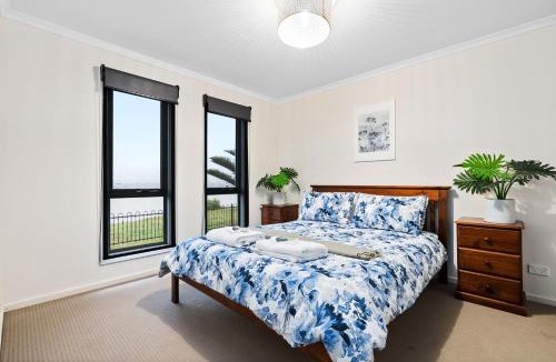 Seymour Cabin | Waterfront Holiday Park - Adult Only Retreat