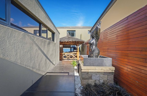 Lindisfarne House | Waterfront Home - Gorgeous Views - 2 Bedroom