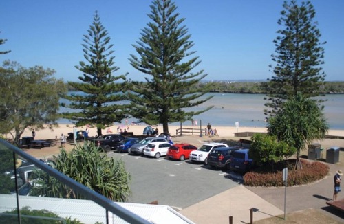 Currimundi Apartment | Waterfront Lake Apt w/Ocean Access & Views
