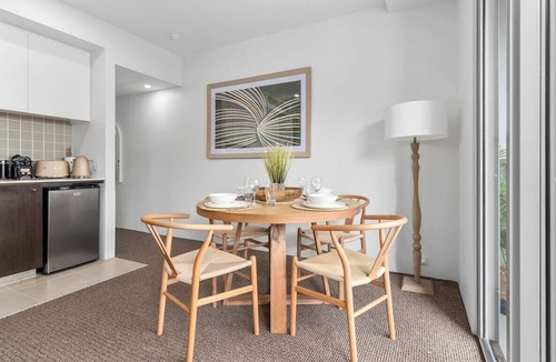 Cairns Central Business District Apartment | Waterfront Luxe Retreat w/Rooftop Pool & Gym