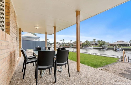 Bongaree House | Waterfront Mai House