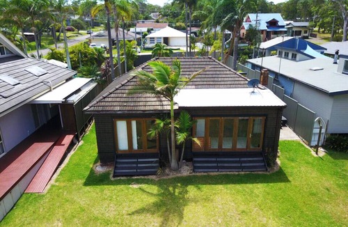 Lake Munmorah House | Waterfront Oasis Central Coast - Amazing Private Pool / Fully Fenced