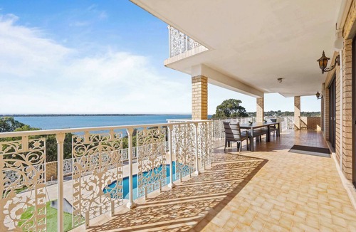 Dawesville House | Waterfront Oasis in Dawesville