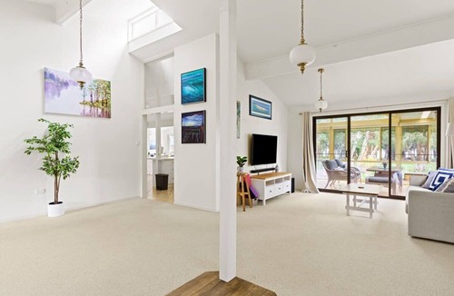 Toukley House | Waterfront Pet-Friendly Abode - Toukley NSW