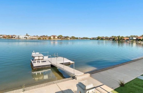 West Lakes House | WATERFRONT, pontoon, golf, beach, kids play area.