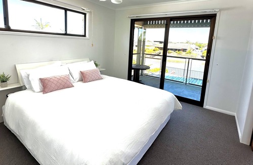 Mooloolaba House | Waterfront Retreat Mooloolaba