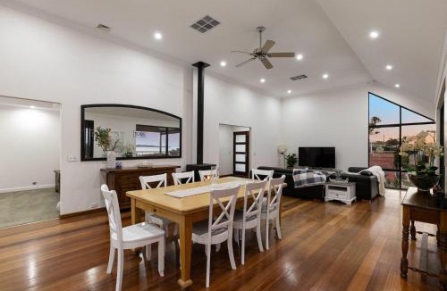 Dawesville House | Waterfront Retreat Estuary Views & Balcony