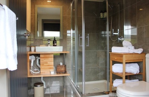 Kettering Bed & Breakfast | Waterfront Self Contained Accommodation Overlooking Marina