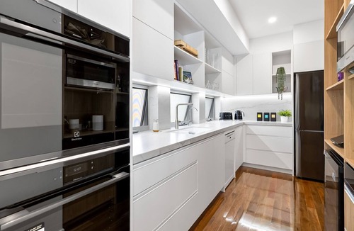 Pelican Waters House | Waterfront Showpiece