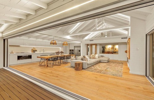 Pearl Beach House | Waterfront, sleeps 12