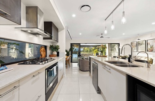 Maroochydore House | Waterfront Stay at Sunshine Villa