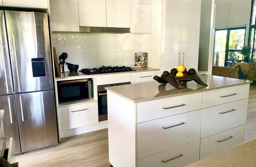 Brisbane Waterfront House | Waterfront Stunning Waterfront Beach House