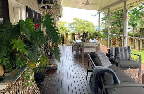 Brisbane Waterfront House | Waterfront Stunning Waterfront Beach House